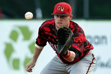 Diamond 'Dogs Upset No. 15 South Carolina, 7-6, Tuesday Night Image