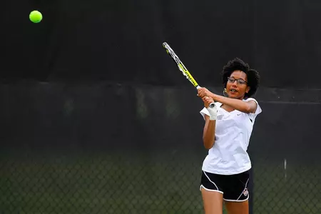 Runnin' Bulldogs Upended at Elon, 6-1, on Tuesday Image