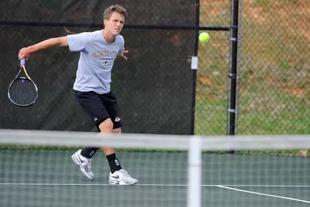 Runnin' Bulldogs Win Third Straight with 6-1 Win at Longwood on Monday Image