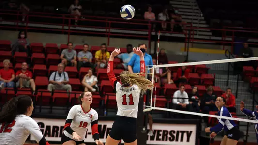 Tori Weatherley setting vs. Hampton