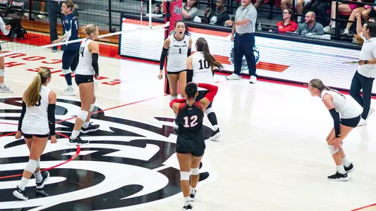 Volleyball vs Queens