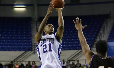 Pirates fall to SCSU 61-60 on buzzer-beating three in double overtime Image