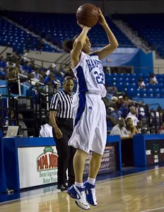 JAMES SCORES 18 SECOND HALF POINTS TO LIFT HAMPTON TO A 73-67 WIN OVER BETHUNE-COOKMAN Image