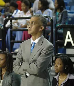 LADY PIRATES CLOSE REGULAR-SEASON WITH 74-46 ROMP OVER HOWARD Image