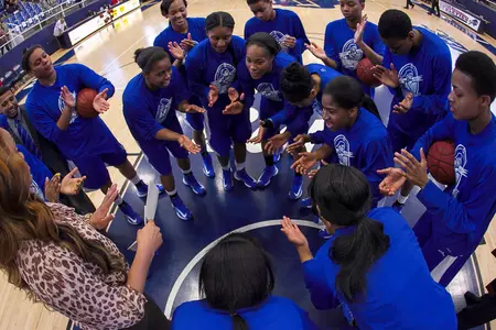 Lady_Pirates_huddle