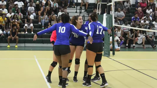 Volleyball extended its winning streak to five on Saturday
