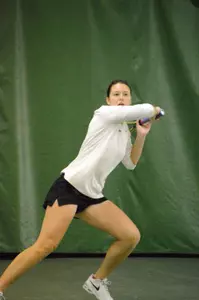 Freshman Anna Pomyatinskaya remains unbeaten in singles action