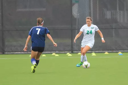 Dubs tied a program record with her 76th consecutive start on Friday.