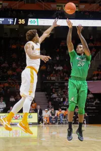 Kelly led Marshall with 21 points and 11 rebounds.