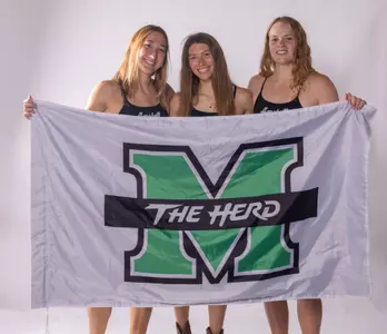Paige Banton/Eszter Laban/Madeline Hart