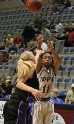 'Dons Rout Chanticleers, 60-49 Image