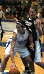 'Dons Fall in Season Opener to Rockets Image