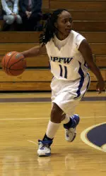 Skyhawks Capitalize on Late Run, 71-59 Image