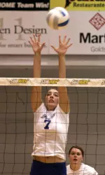 'Dons Hold Off Golden Grizzlies for a "W" Image