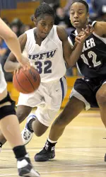 IPFW Drops Second Straight to Open Season Image