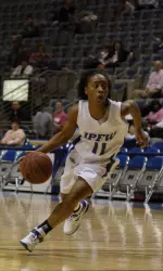 Lewis-Carlisle Scores 26 in Loss at Oakland Image