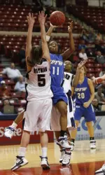 Lewis-Carlisle Finishes Career with a 29 Point Effort Image