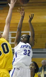 Mastodons Out-Last Jaguars 61-56 Image