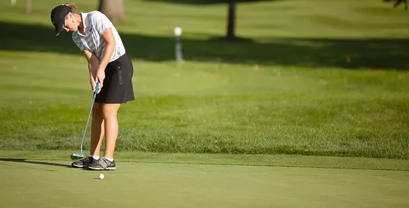 Allison Curtis Putting Picture