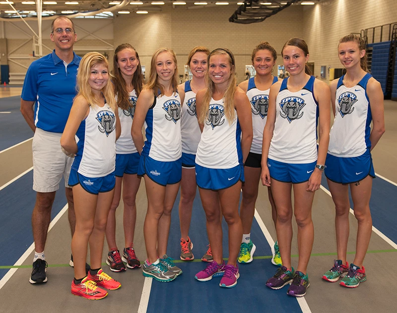 2016 Fort Wayne Women's Cross Country Team Picture