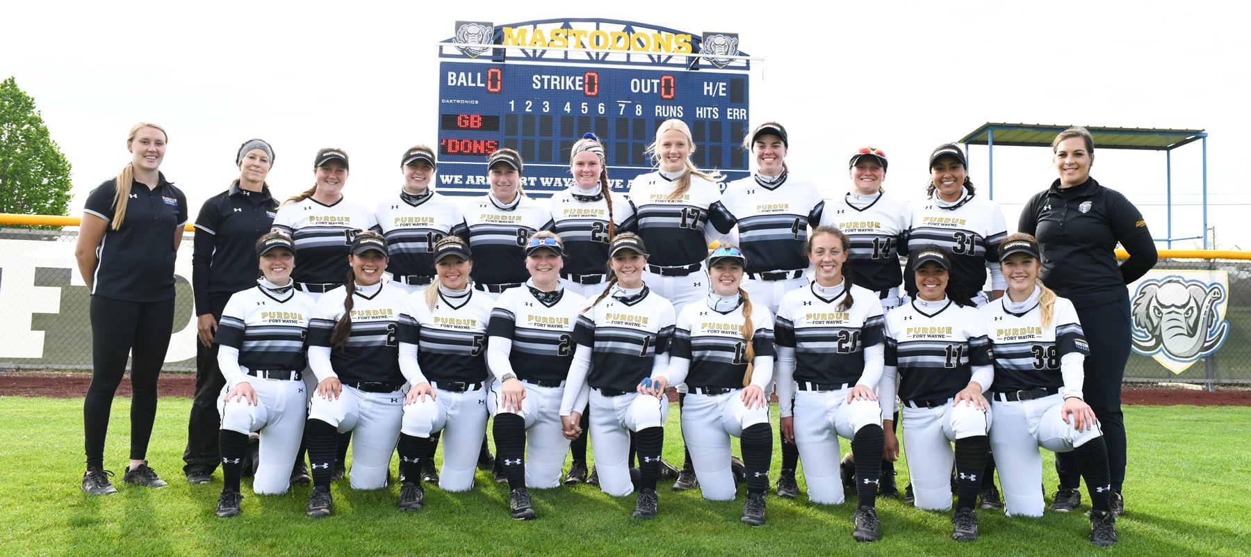 2021 softball team photo for web