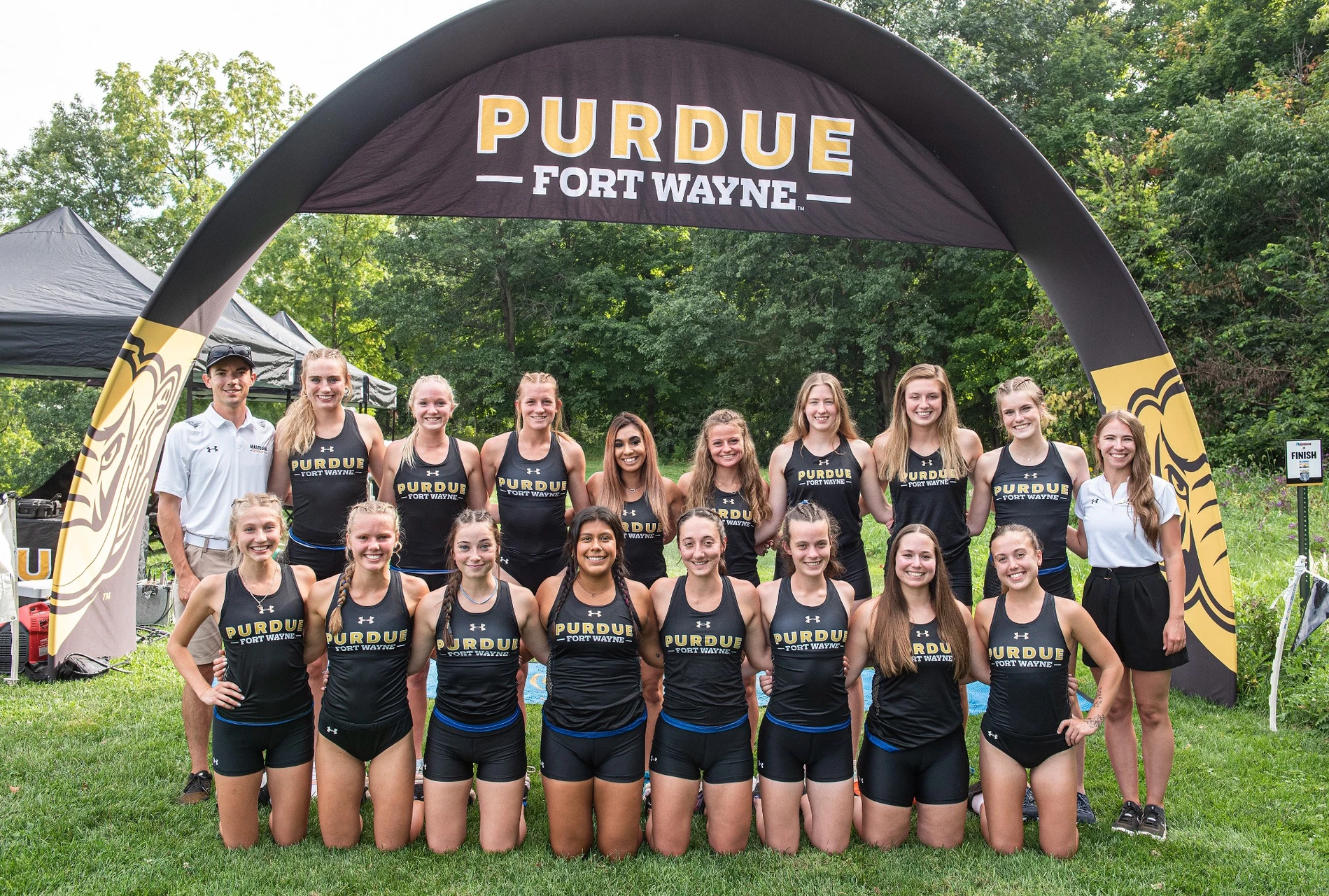 2022 women's cross country team photo