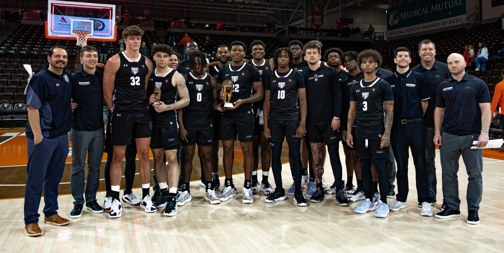 2023-24 men's basketball team photo