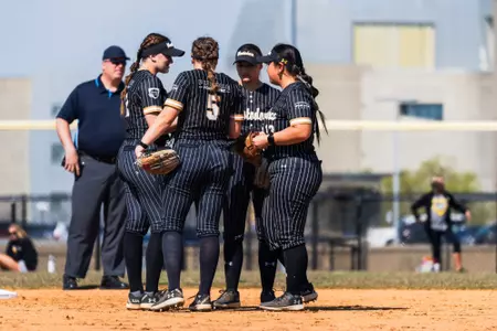Softball huddle generic team