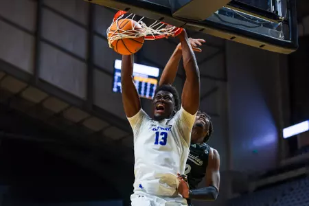 Mastodons Pull Away From Milwaukee 78-73 Image