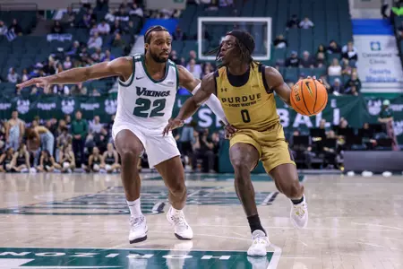 CLEVELAND, OH - MARCH 01: Purdue Fort Wayne Mastodons guard Rasheed Bello (0) drives to the basket during the first half of the men's college basketball game between the Purdue Fort Wayne Mastodons and Cleveland State Vikings on March 1, 2025, at the Wolstein Center in Cleveland, OH. (Photo by Frank Jansky)