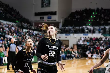 Sydney Freeman and Lauren Ross