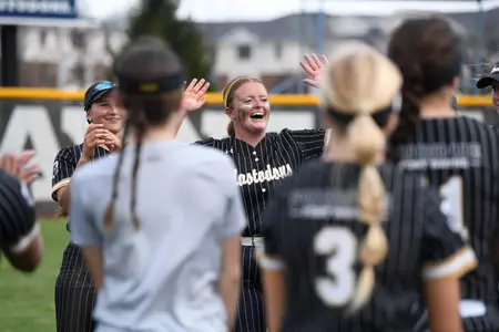 Softball Sweeps Detroit Mercy With 10-5 Win Image