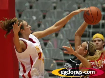 Cyclones Sharp in Second Half for Win Over Tech