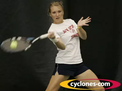 Buffaloes Defeat Cyclones, 7-0