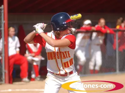 Panthers Down Cyclones For Split