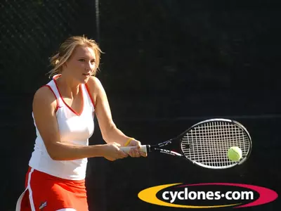 Longhorns Sweep Cyclones, 7-0