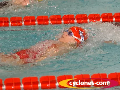 Cyclones In Fifth After Day One