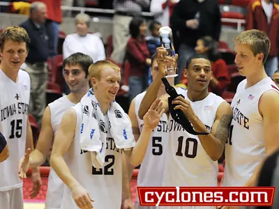 Long Ball Lifts Cyclones Past Milwaukee, 79-61