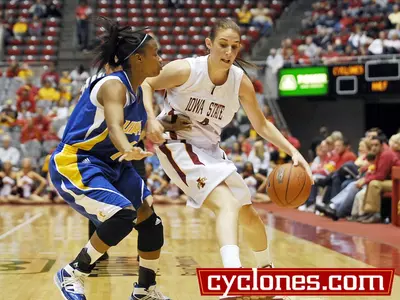 Cyclones Remain Perfect With 75-59 Win in Hawaii