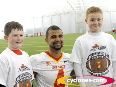 Long Lines for ISU Autographs