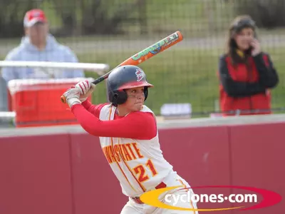 Cyclones Fall To Long Beach State, 9-1