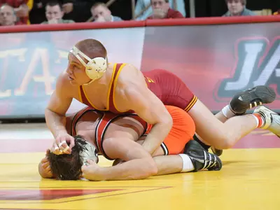 No. 2 ISU Routs UT-Chattanooga Wrestlers, 37-6