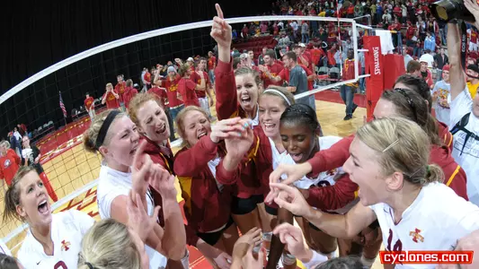 No. 8 Cyclones Stun No. 2 Texas, 3-2