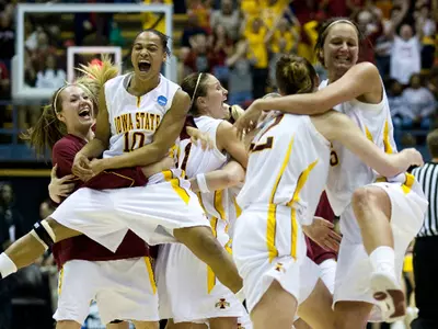 Frantic Comeback Sends Cyclones To Elite Eight