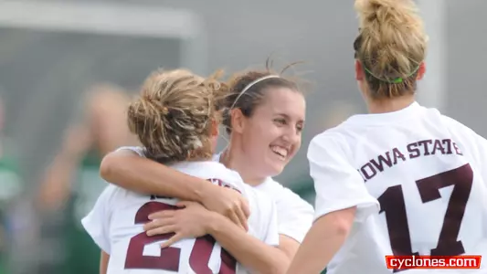 Cyclones Stay Hot, Upend Wisconsin-Green Bay 2-1