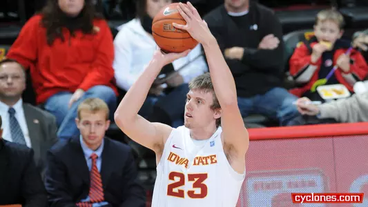 Vanderbeken Powers Cyclones Past Bears