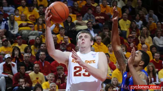 No. 3 Kansas Edges Past Iowa State