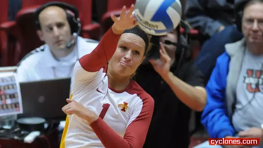 Cyclones Sweep Wildcats