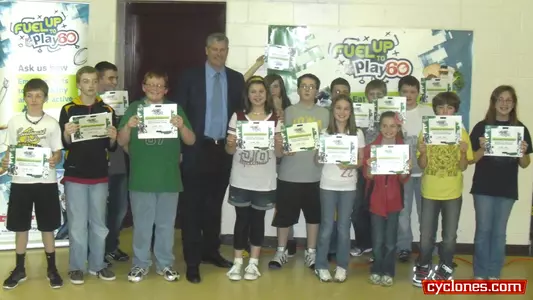 Rhoads Speaks to Students About "Fuel Up to Play 60" Program
