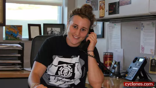 Women?s Basketball Makes Calls To Supporters
